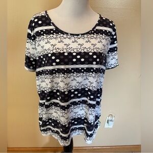 Women's Black and White Patterned Top